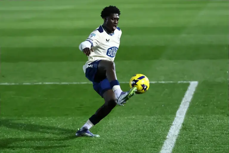 Huddersfield attacker drops down Rangers target list after Andrew Cavenagh strategy change