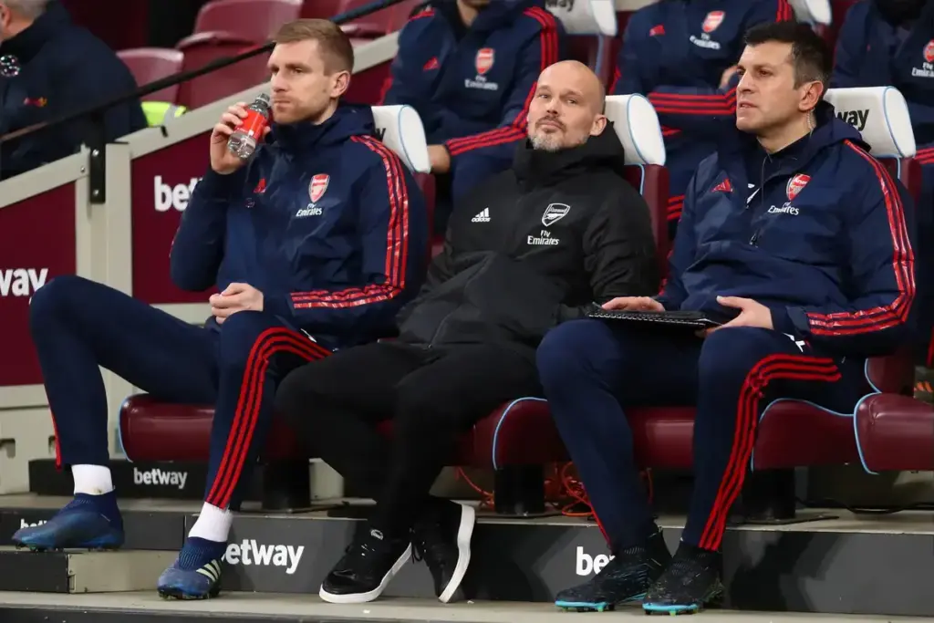Bibbo Exit Turns McInnes’ Rangers Goalkeeper Hunt