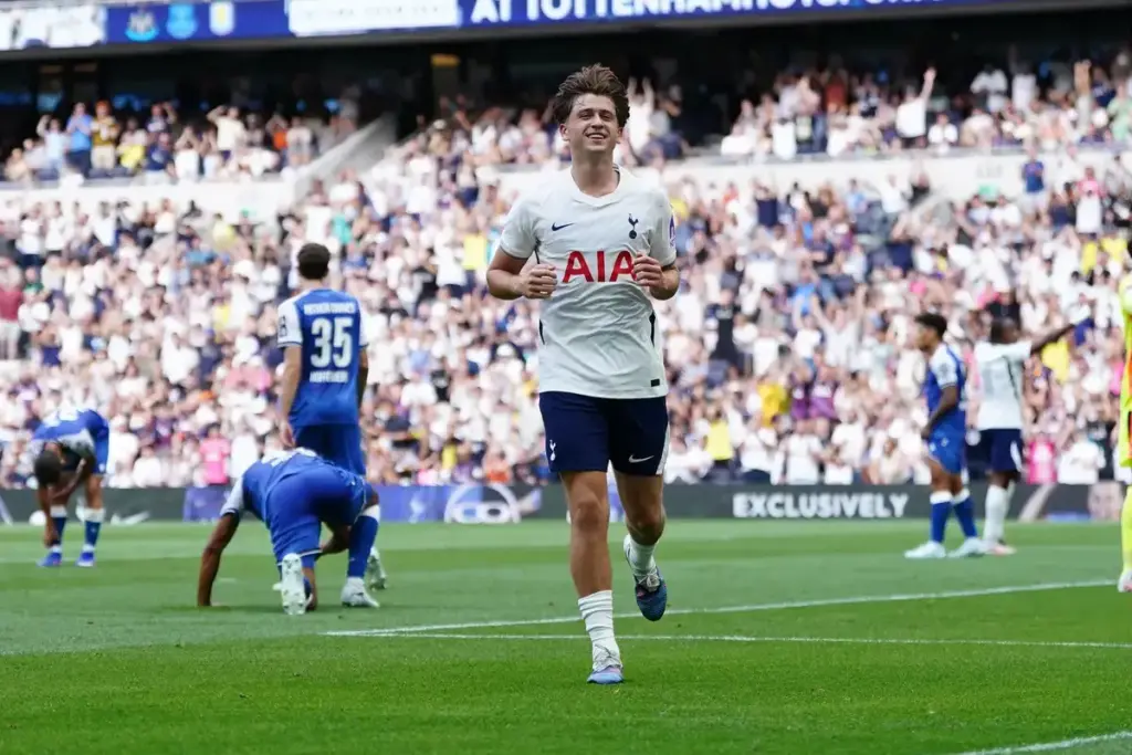 Mikey Moore of Tottenham Hotspur celebrates his second goal during the pre-season friendly match Tottenham Hotspur vs Hoffenheim at Tottenham Hotspur Stadium, London, United Kingdom on 15 August 2026 (Photo by Harvey Murphy/News Images)